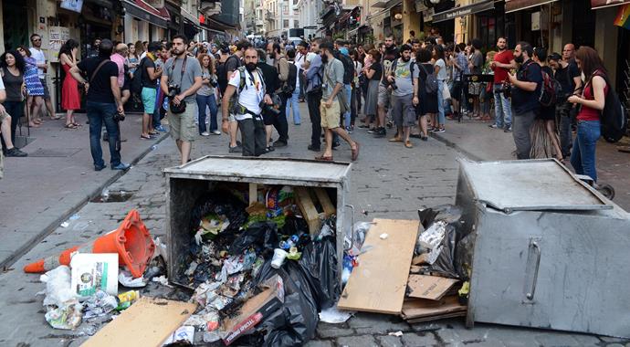 Taksim'de gerginlik sürüyor Taksim'de gerginlik sürüyor
