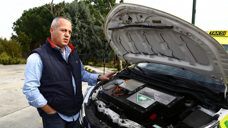 İstanbul'da ilk elektrikli taksi trafiğe çıktı İstanbul'da ilk elektrikli taksi trafiğe çıktı