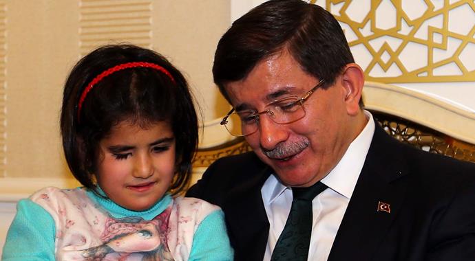 Görme engelli Elmas'tan Davutoğlu'nu şaşırtan cevap Görme engelli Elmas'tan Davutoğlu'nu şaşırtan cevap