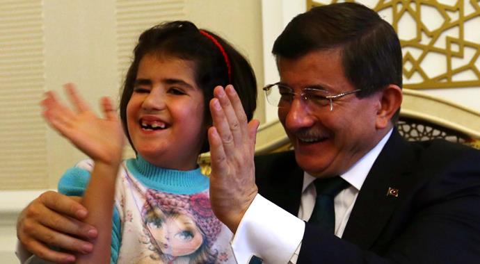 Görme engelli Elmas'tan Davutoğlu'nu şaşırtan cevap Görme engelli Elmas'tan Davutoğlu'nu şaşırtan cevap