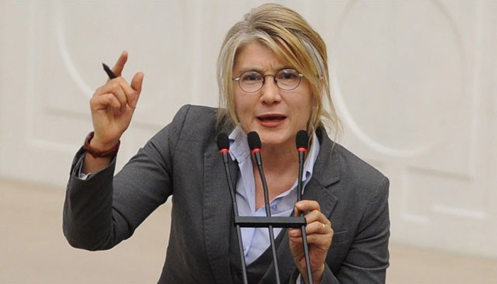 Emine Ülker Tarhan CHP'den istifa etti Emine Ülker Tarhan CHP'den istifa etti