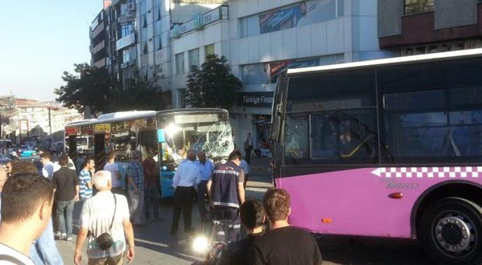 Özel halk otobüsleri kafa kafaya çarpıştı: 3 yaralı