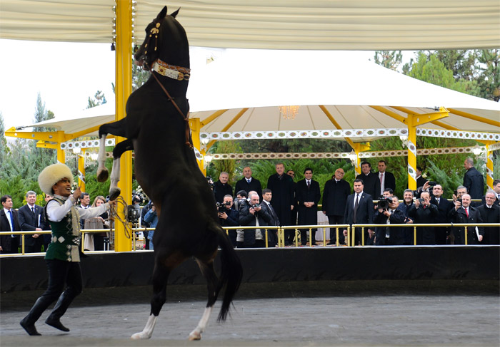 Cumhurbaşkanı Erdoğan'a sürpriz hediye Cumhurbaşkanı Erdoğan'a sürpriz hediye
