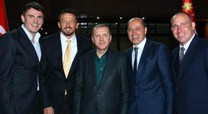 Erdoğan'dan iftara katılanları çok özel hediye