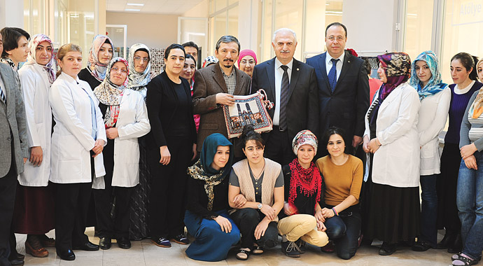 Atatürk Üniversitesi Rektörü Prof.Dr.Hikmet Koçak: Şark'ın bilim merkeziyiz Atatürk Üniversitesi Rektörü Prof.Dr.Hikmet Koçak: Şark'ın bilim merkeziyiz