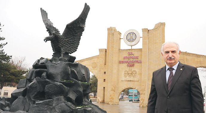 Atatürk Üniversitesi Rektörü Prof.Dr.Hikmet Koçak: Şark'ın bilim merkeziyiz Atatürk Üniversitesi Rektörü Prof.Dr.Hikmet Koçak: Şark'ın bilim merkeziyiz