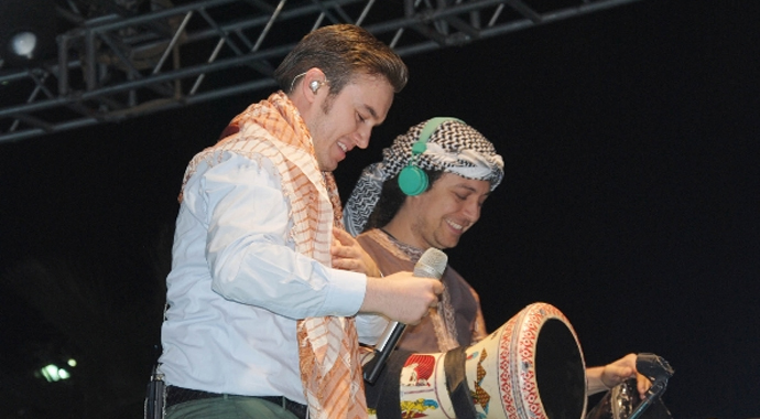 Mustafa Ceceli konserinde olay! Mustafa Ceceli konserinde olay!