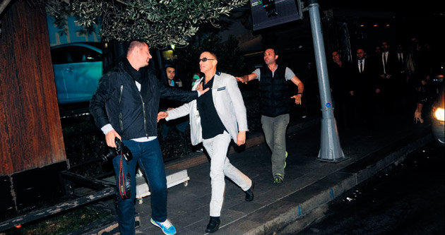 Van Damme'nin son aksiyon filmi! Gazetecileri dövdü Van Damme'nin son aksiyon filmi! Gazetecileri dövdü