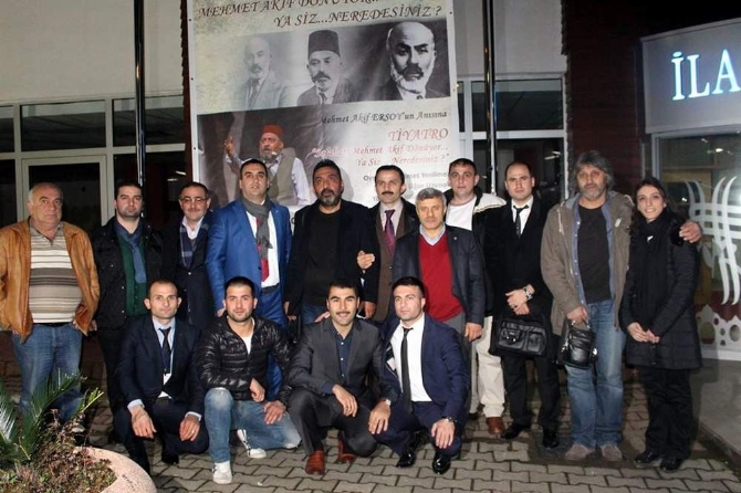 Ahmet Yenilmez 'Mehmet Akif Ersoy' karakteriyle hayran bıraktı