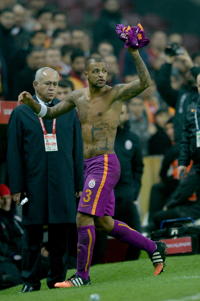 Kırmızı kart Melo'yu çıldırttı!