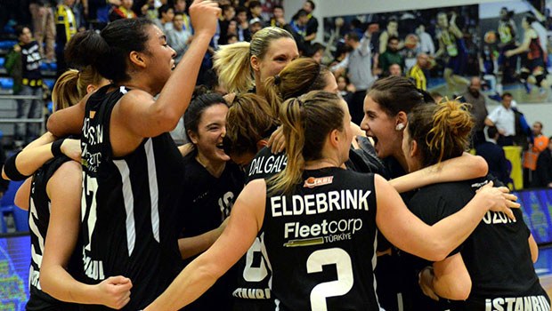 Beşiktaş Fenerbahçe'yi 5.5 yıl sonra yendi Beşiktaş Fenerbahçe'yi 5.5 yıl sonra yendi