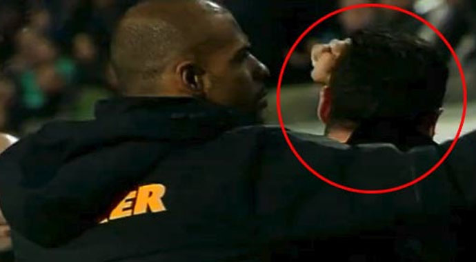 Burak Yılmaz'dan şaşırtan hareket Burak Yılmaz'dan şaşırtan hareket