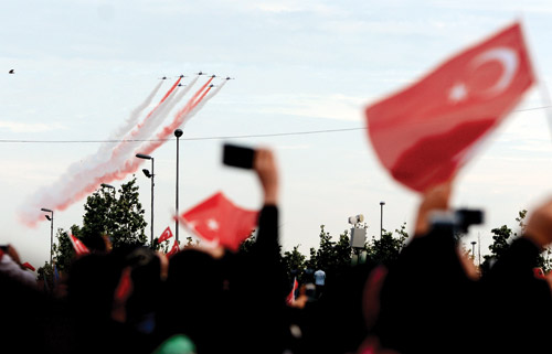 Yurdun dört bir yanından milyonlarca kişi Yenikapı'ya akın etti