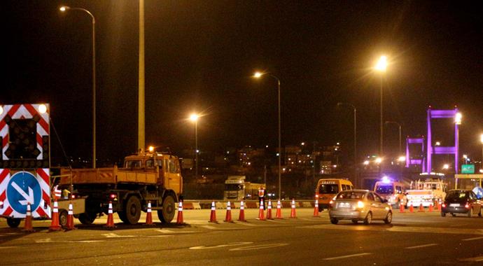 FSM'de dört gişe kapatıldı, TEM'de trafik felç oldu FSM'de dört gişe kapatıldı, TEM'de trafik felç oldu