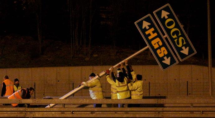 FSM'de dört gişe kapatıldı, TEM'de trafik felç oldu FSM'de dört gişe kapatıldı, TEM'de trafik felç oldu