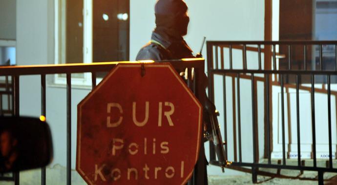 Van'da nöbet kulübesindeki polislere silahlı saldırı!