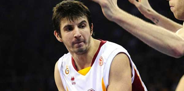 Galatasaray'dan bir kötü haber daha! Takımı terk etti