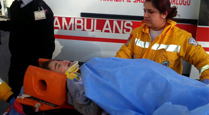 Antalya'da feci kaza! Minibüs TIR'a çarptı, 2 ölü 6 da yaralı var Antalya'da feci kaza! Minibüs TIR'a çarptı, 2 ölü 6 da yaralı var