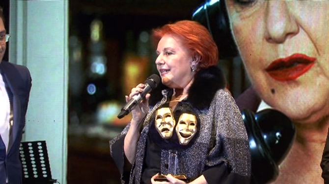 Tiyatronun emekterlarına ödül! Tiyatronun emekterlarına ödül!