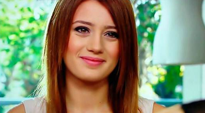 Gizem Karaca'dan Anıl Tetik'e bomba jest! 'Haydi oylar Anıl'a' Gizem Karaca'dan Anıl Tetik'e bomba jest! 'Haydi oylar Anıl'a'