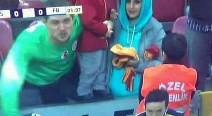 Gökhan Gönül'e küfretti men cezası aldı