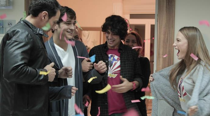 Medcezir'in Mira'sı herkesi şaşırttı! Kısacık ve siyah Medcezir'in Mira'sı herkesi şaşırttı! Kısacık ve siyah