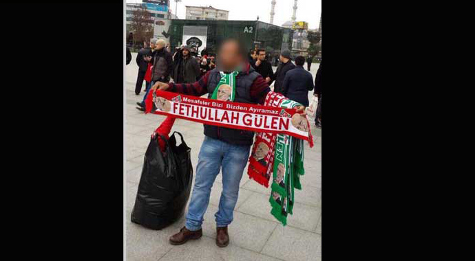 'Fethullah Gülen' atkısı satan işportacı kim? 'Fethullah Gülen' atkısı satan işportacı kim?