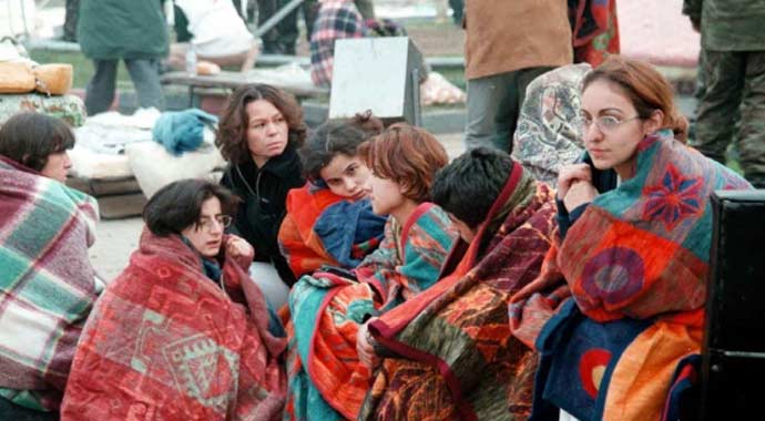 Düzce depreminin üzerinden tam 15 yıl geçti! Acısı hala taze Düzce depreminin üzerinden tam 15 yıl geçti! Acısı hala taze