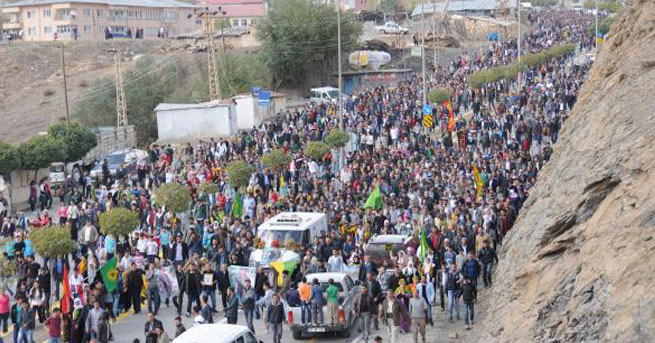 Kobani'de ölen YPG'liler toprağa verildi Kobani'de ölen YPG'liler toprağa verildi