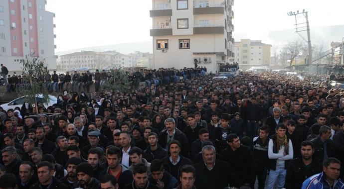 Hatip Dicle, Cizrelilere Öcalan'ın mesajını iletti Hatip Dicle, Cizrelilere Öcalan'ın mesajını iletti