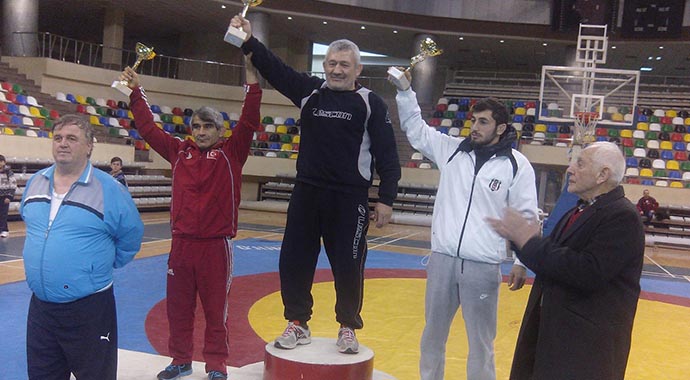 İBB Başakşehir güreş takımından çifte şampiyonluk İBB Başakşehir güreş takımından çifte şampiyonluk