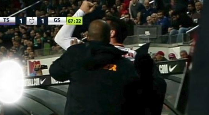 Burak Yılmaz'dan şaşırtan hareket Burak Yılmaz'dan şaşırtan hareket