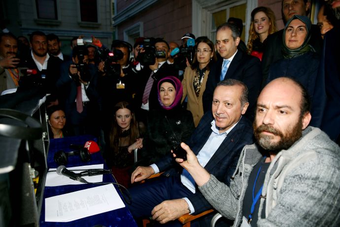 Erdoğan'dan 'Filinta' setine sürpriz ziyaret Erdoğan'dan 'Filinta' setine sürpriz ziyaret