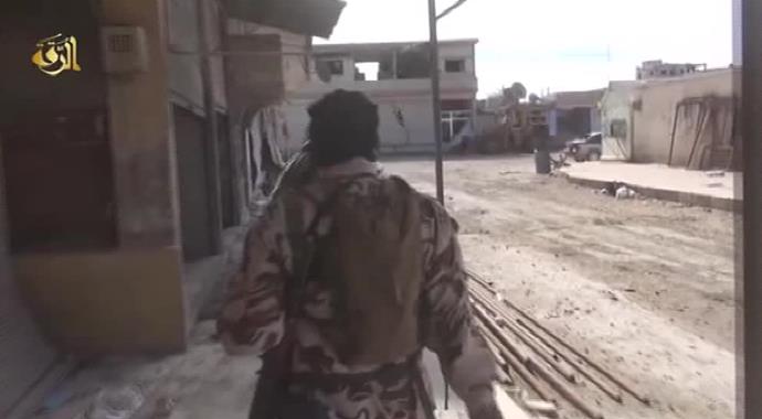IŞİD militanları Kobani sokaklarında böyle geziyor