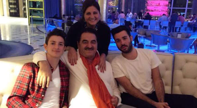 Tatlıses'ten ilginç sözler: 'O Miami Sibel sana doyami' Tatlıses'ten ilginç sözler: 'O Miami Sibel sana doyami'