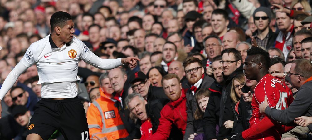 Taraftar Balotelli zor tuttu! Taraftar Balotelli zor tuttu!