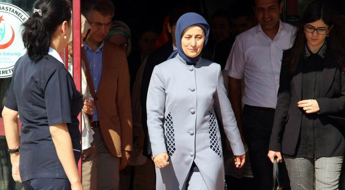 Sare Davutoğlu'ndan Mutlu Kaya'ya ziyaret Sare Davutoğlu'ndan Mutlu Kaya'ya ziyaret