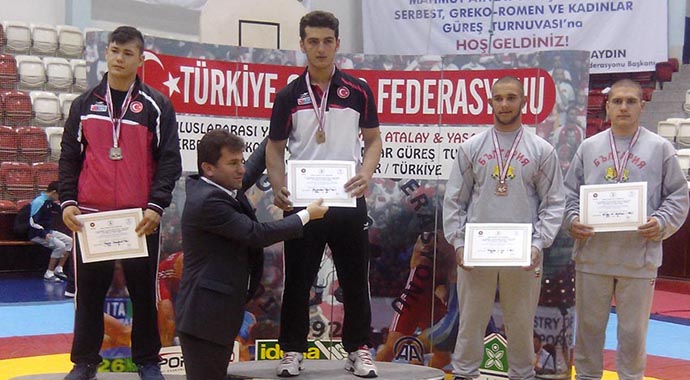 Başakşehir'in Yıldızları İzmir'de parladı Başakşehir'in Yıldızları İzmir'de parladı