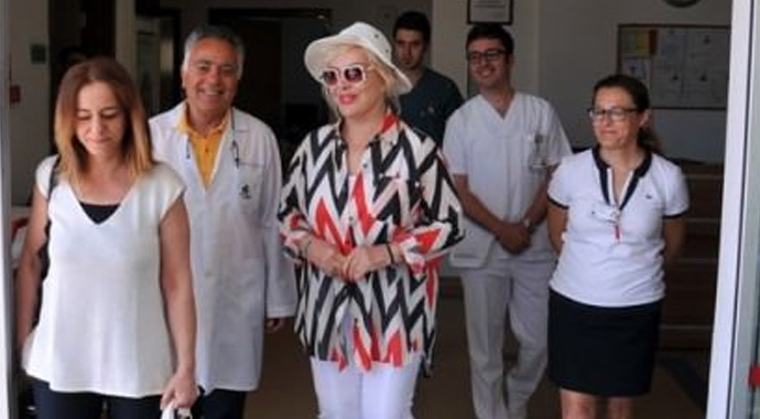 Emel Sayın kafa travması geçirdi Emel Sayın kafa travması geçirdi