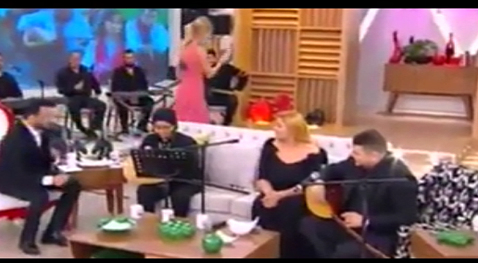 Çağla Şikel'in zor anları! Yayını terk etti Çağla Şikel'in zor anları! Yayını terk etti