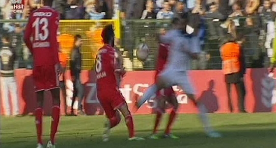 Beşiktaş maçında ilginç olay, önce gönderdi sonra geri çağırdı