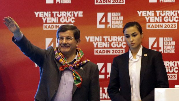 Başbakan Davutoğlu'nu kadınlar korudu Başbakan Davutoğlu'nu kadınlar korudu