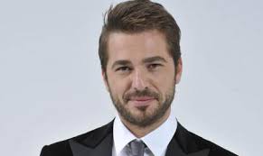 Yakışıklı oyuncu adliyelik oldu! Sebebi ise....