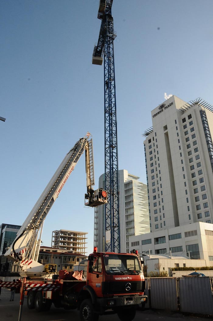 İntihar için çıkmıştı, çok korkunca polisi aradı
