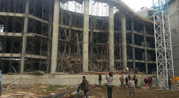 Çerkezköy'de hastanesi inşaatının iskelesi çöktü: 4 yaralı Çerkezköy'de hastanesi inşaatının iskelesi çöktü: 4 yaralı