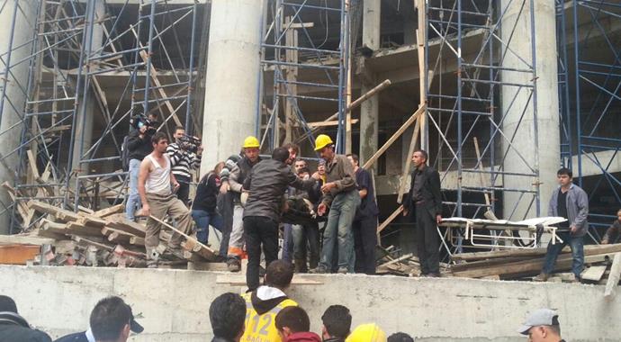 Çerkezköy'de hastanesi inşaatının iskelesi çöktü: 4 yaralı Çerkezköy'de hastanesi inşaatının iskelesi çöktü: 4 yaralı