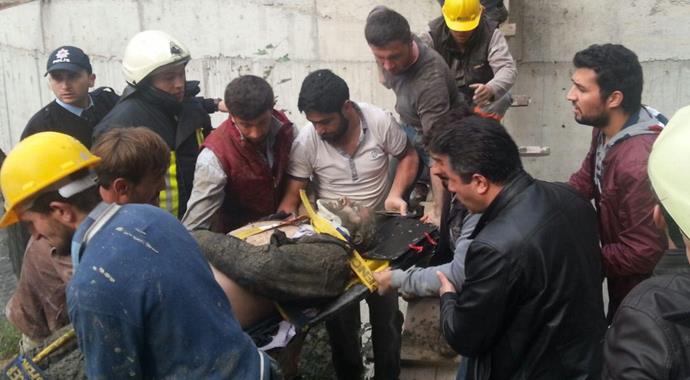 Çerkezköy'de hastanesi inşaatının iskelesi çöktü: 4 yaralı Çerkezköy'de hastanesi inşaatının iskelesi çöktü: 4 yaralı