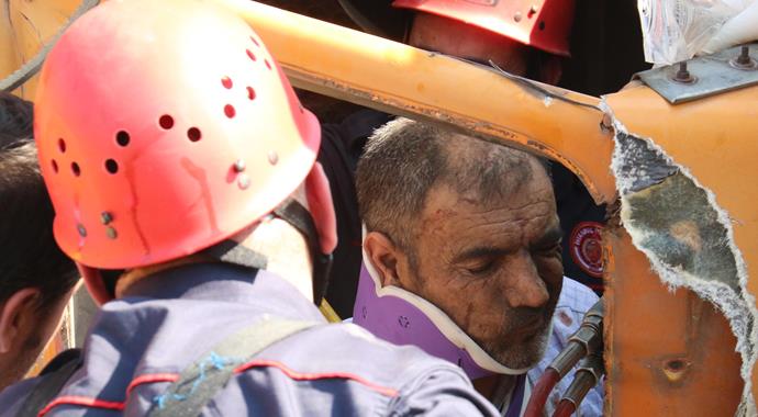 İstanbul'da korkunç kaza! 7 araç birbirine girdi İstanbul'da korkunç kaza! 7 araç birbirine girdi