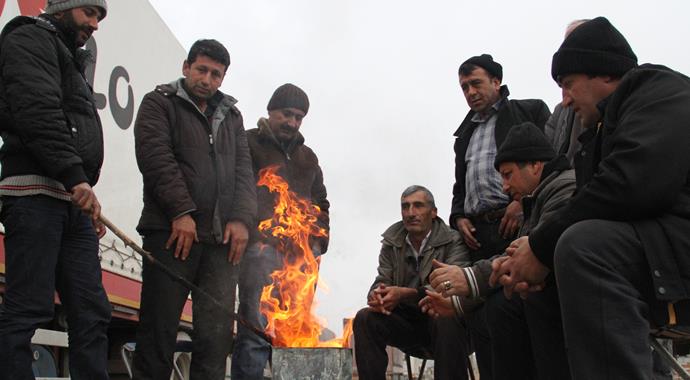 Binlerce TIR, 8 gündür İran sınırında bekliyor Binlerce TIR, 8 gündür İran sınırında bekliyor