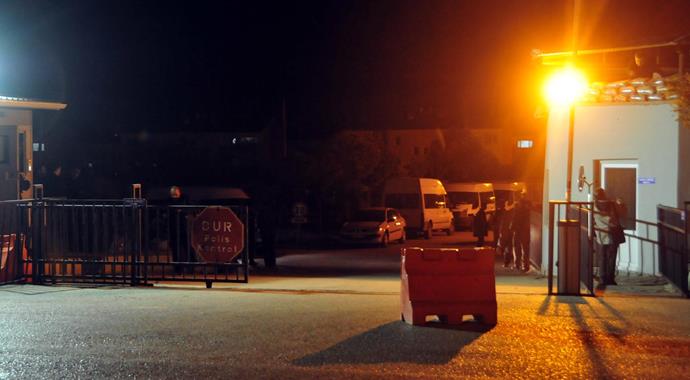 Van'da nöbet kulübesindeki polislere silahlı saldırı!